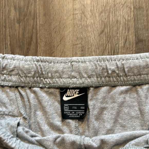 NIKE SHORTS SIZE(XXL) - Picture 6 of 7